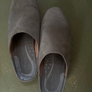 Naot Women’s Gray Suede Leather Size 38 US 7